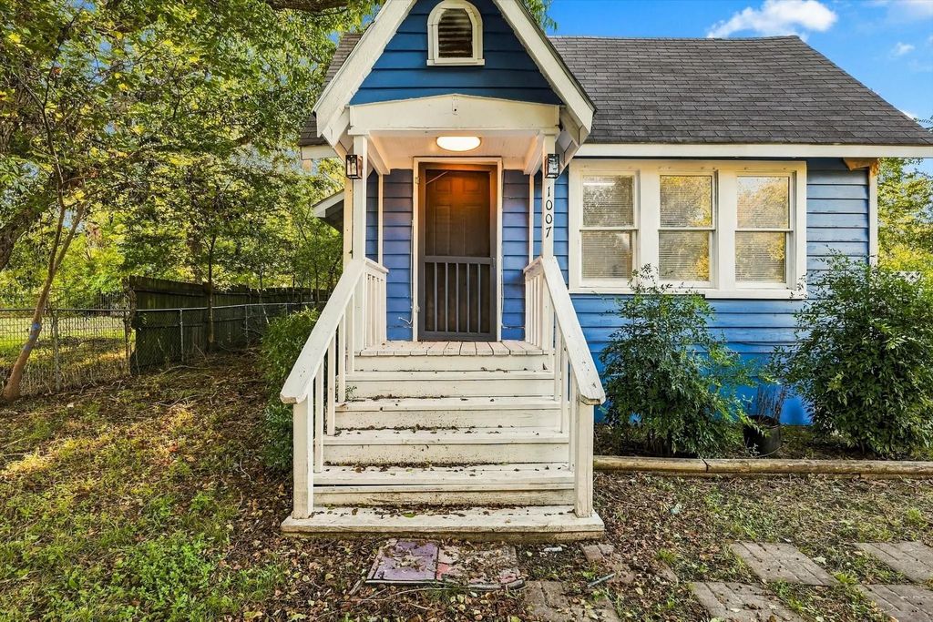 1007 Willow Street, Bonham