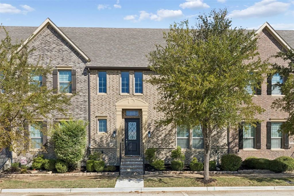 8209 Main Street, North Richland Hills