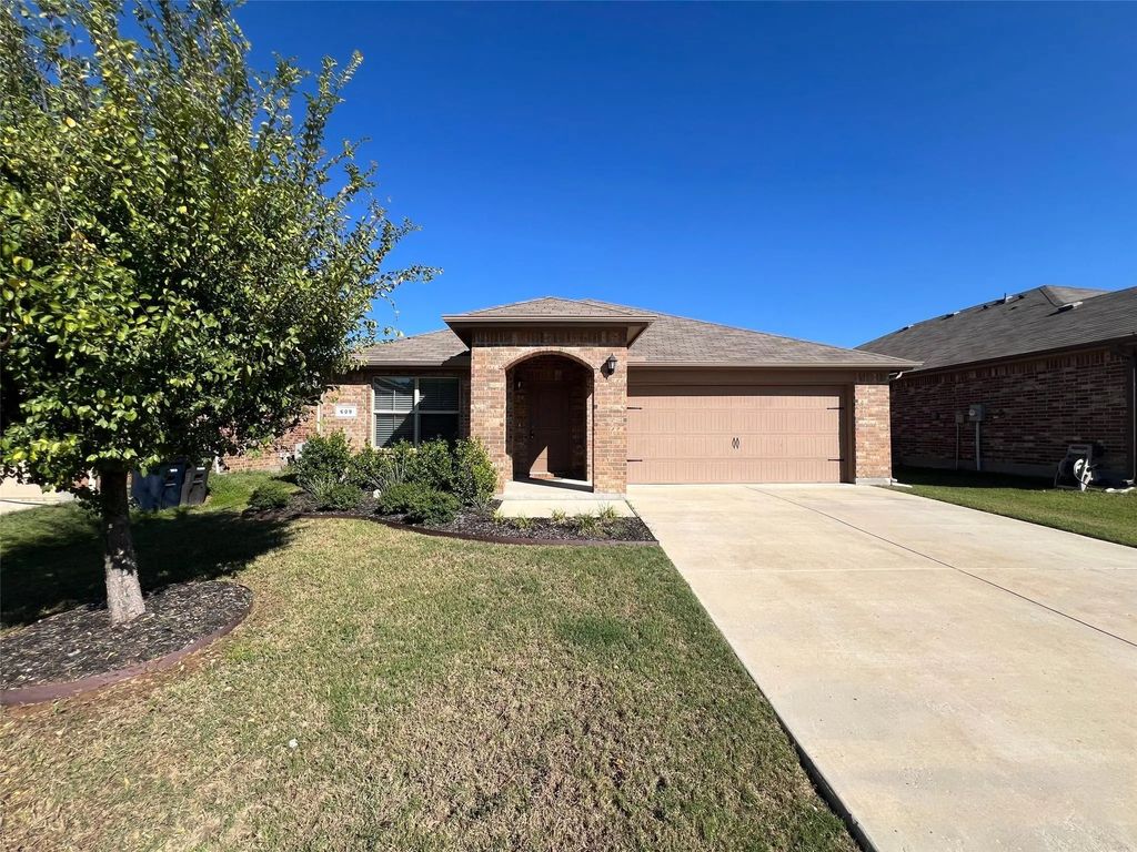 609 Buzzard Lake Trail, Fort Worth