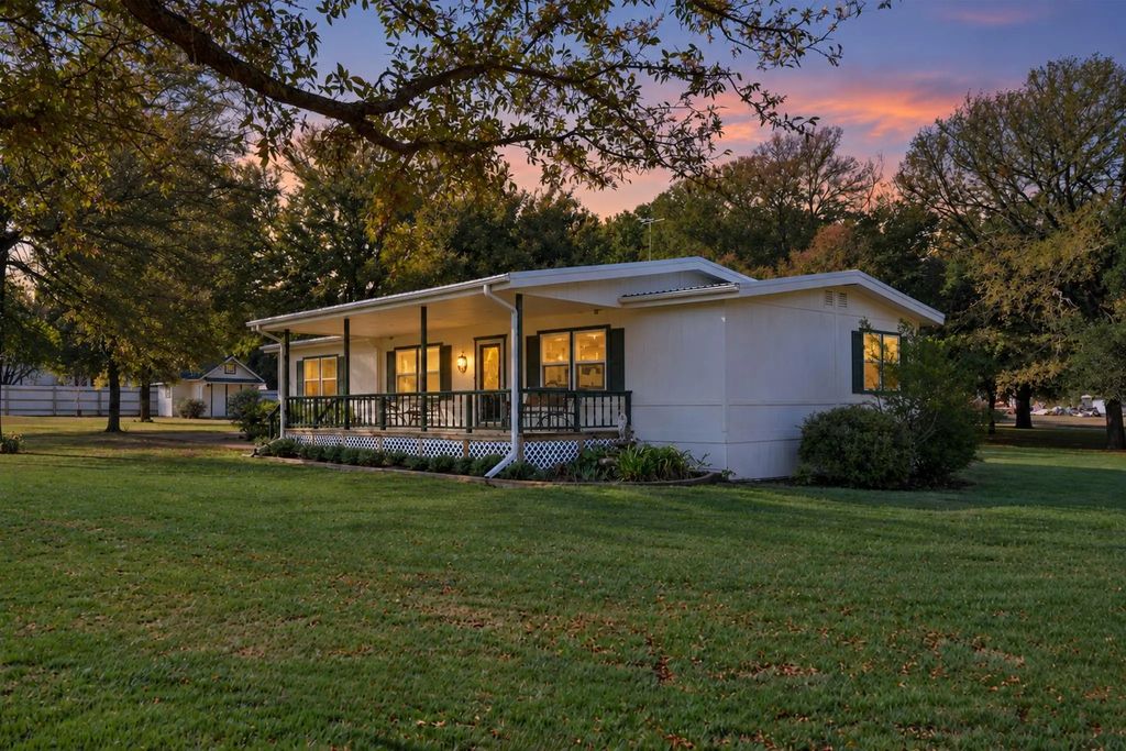 404 Cleveland Road, Granbury