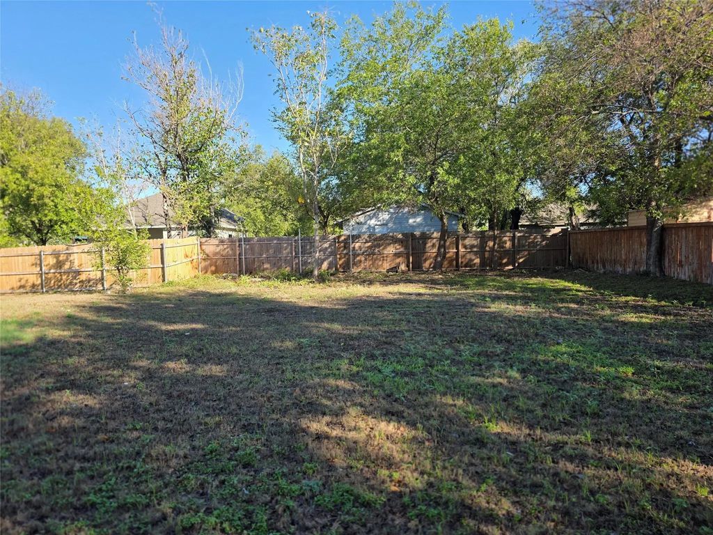 705 E Wardville Street, Cleburne