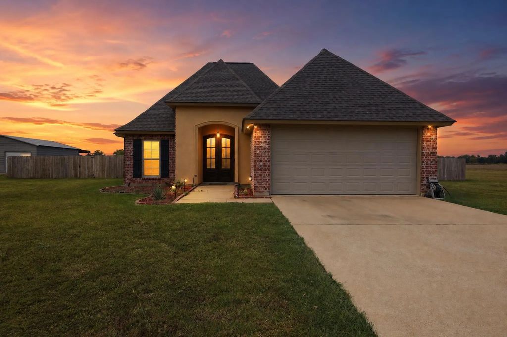 337 Riverview Drive, Natchez