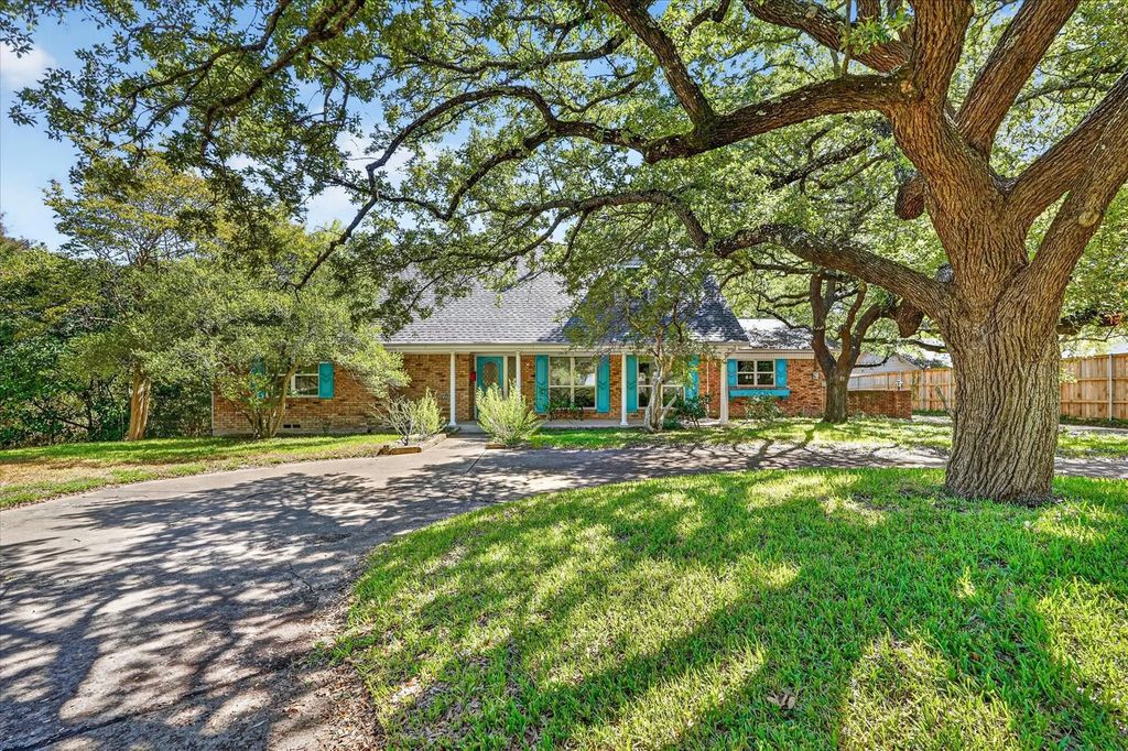 9584 Ash Creek Drive, Dallas