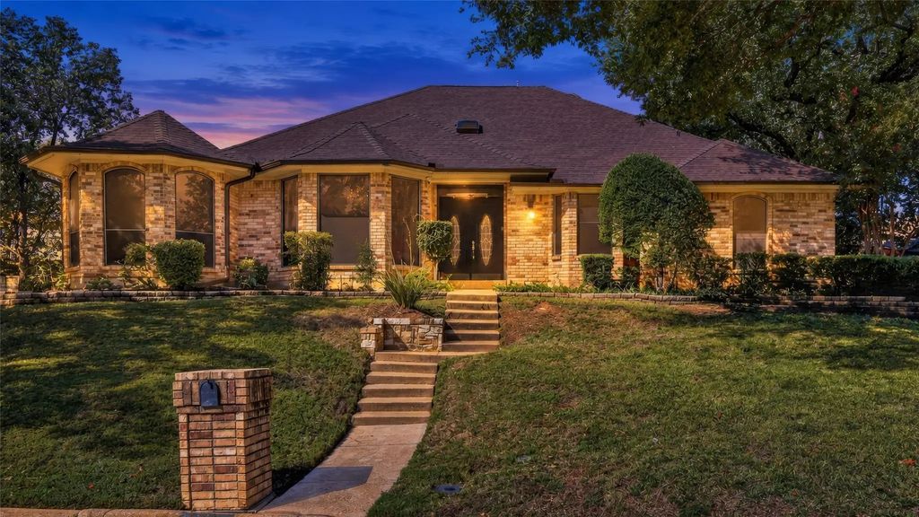 3910 Cross Bend Court, Arlington