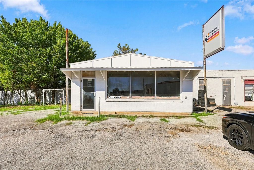 102 College Street, Whitesboro
