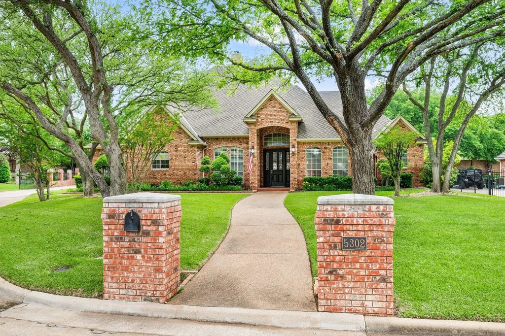 5302 Maple Lane, Colleyville