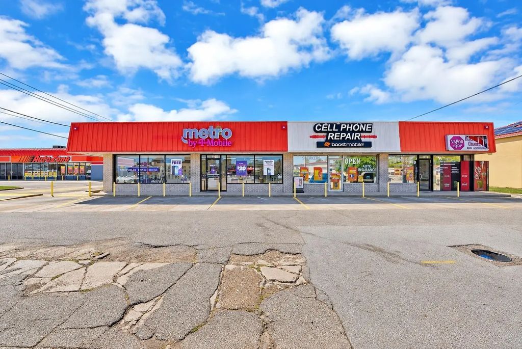 501 W Moore Avenue, Terrell