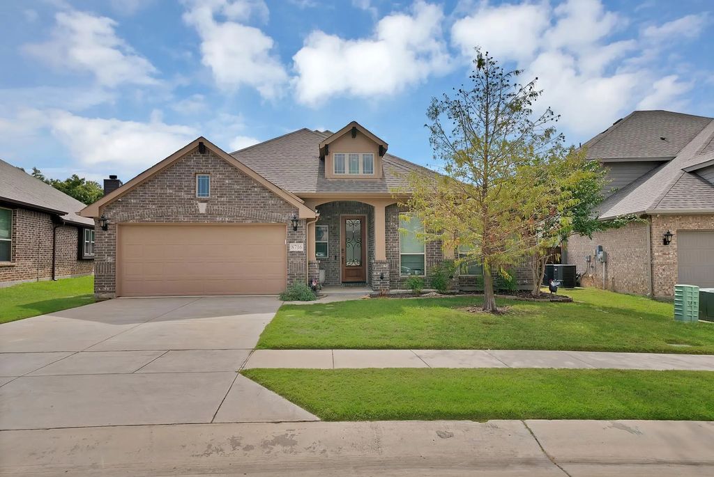8716 Timber Ridge Drive, Aubrey