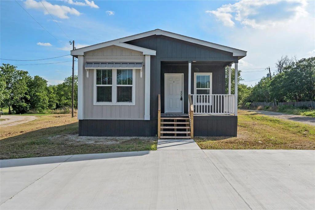 202 N 6th Street, Mount Calm