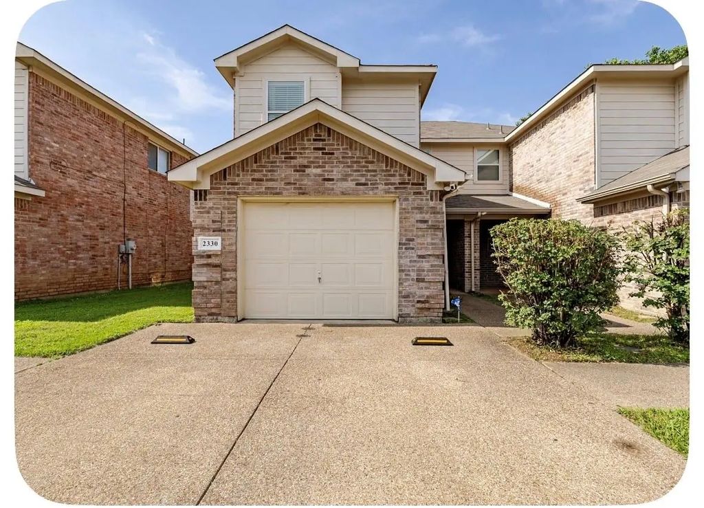 2330 Kingsway Drive, Arlington
