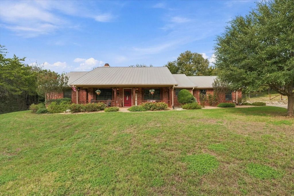 1600 Fox Ridge Road, Lorena