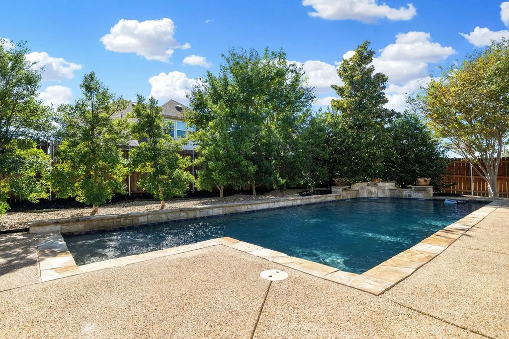 1049 Mesa Crest Drive, Fort Worth