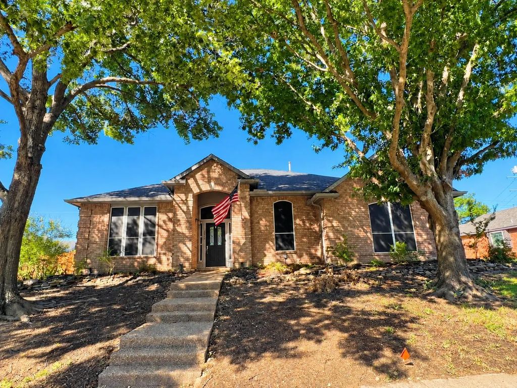 1606 Sarah Brooks Drive, Keller
