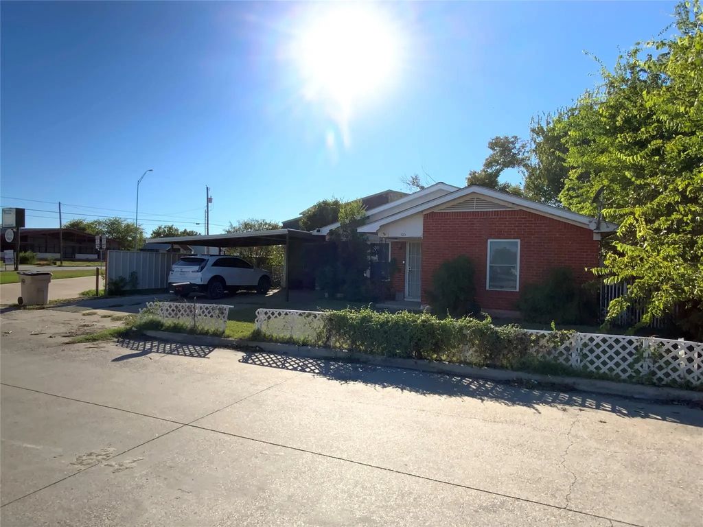 105 N Cole Street, Comanche