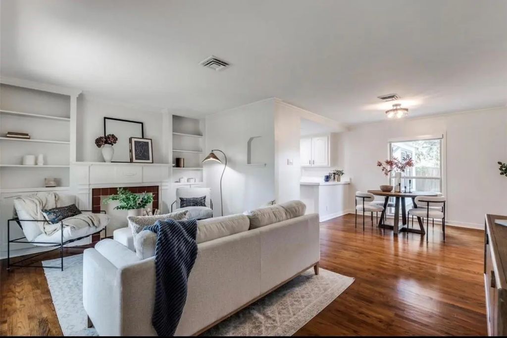 1323 Engle Avenue, Dallas