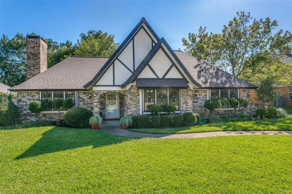 2449 Stonegate Drive N, Bedford