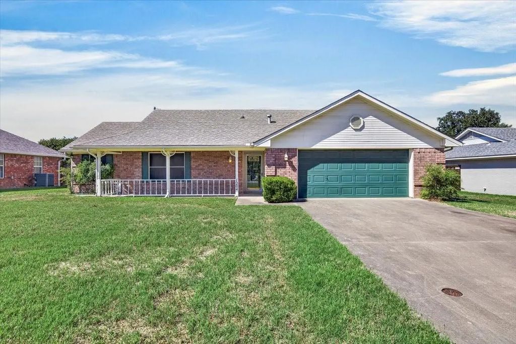 1204 S Bettie Street, Mabank