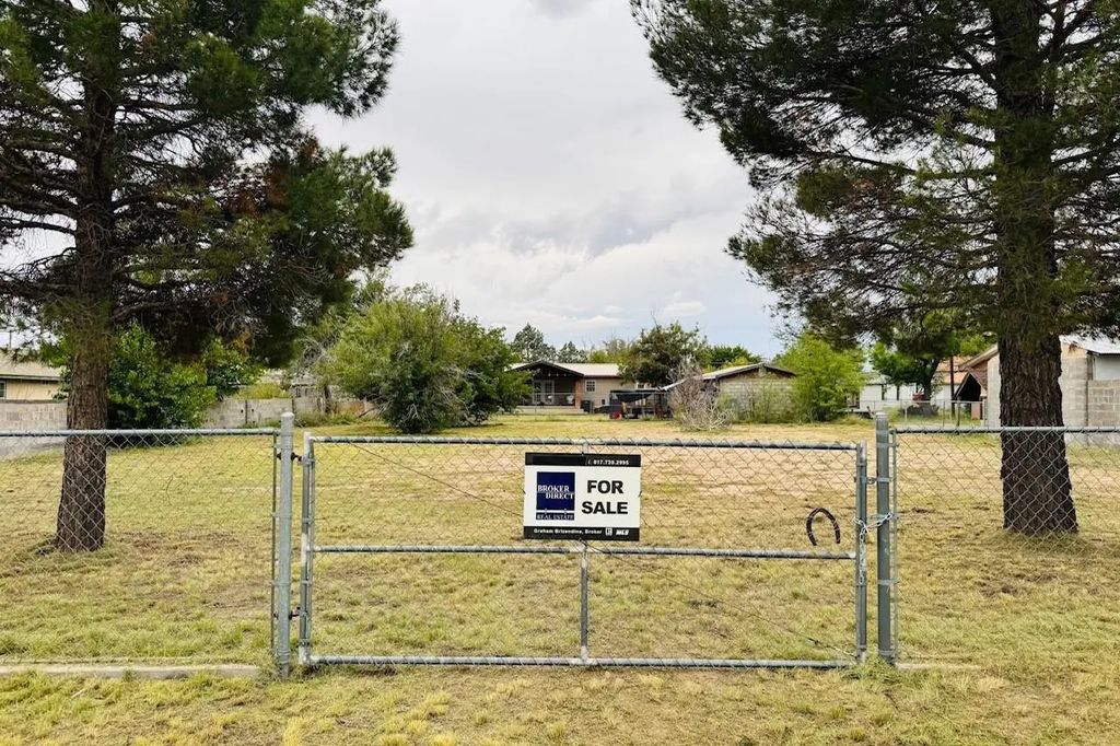 503 W First Street, Marfa