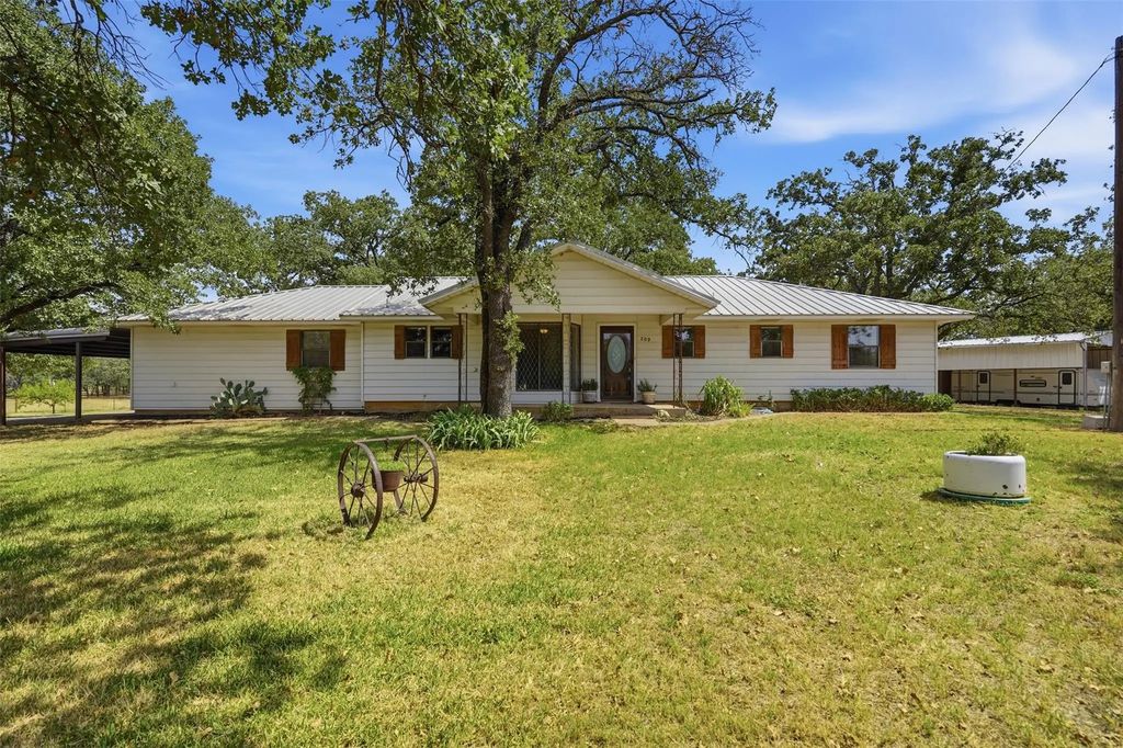 209 County Road 4917, Newark