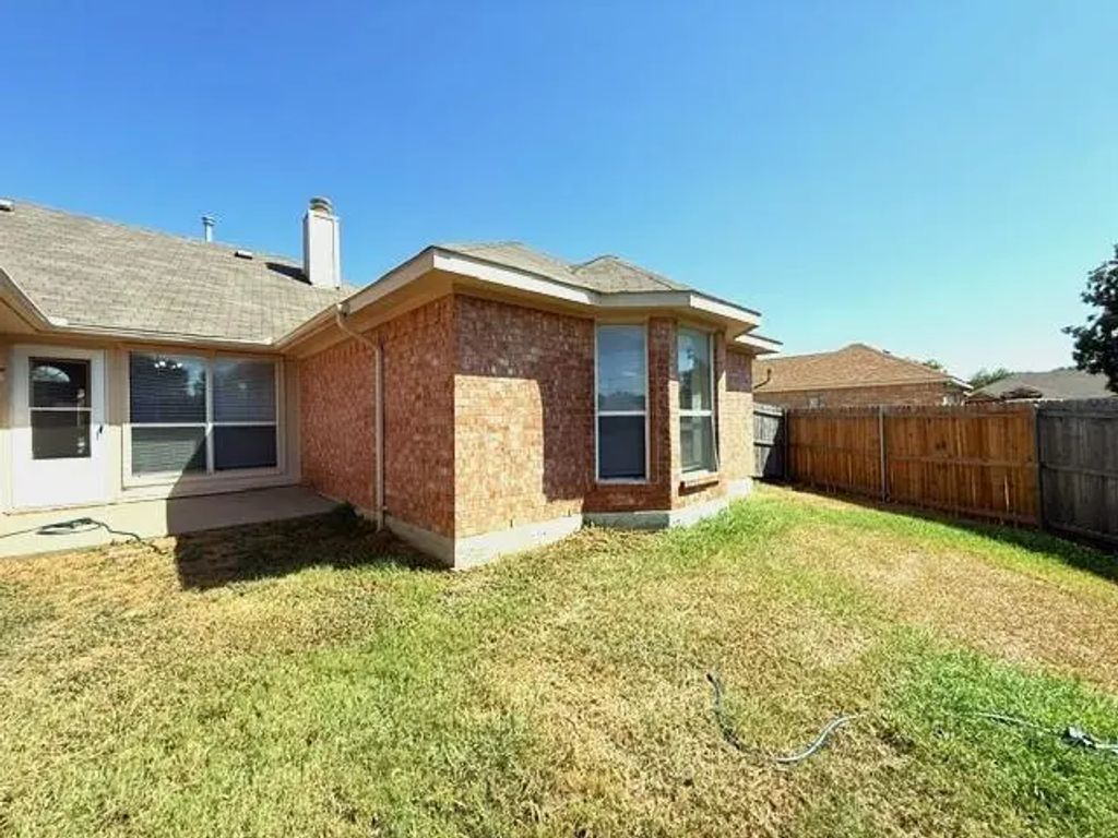 2218 W Thoroughbred Drive, Lancaster