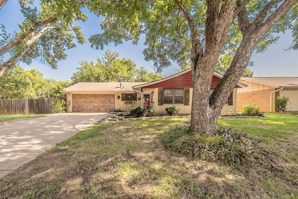 612 Bayless Drive, Euless