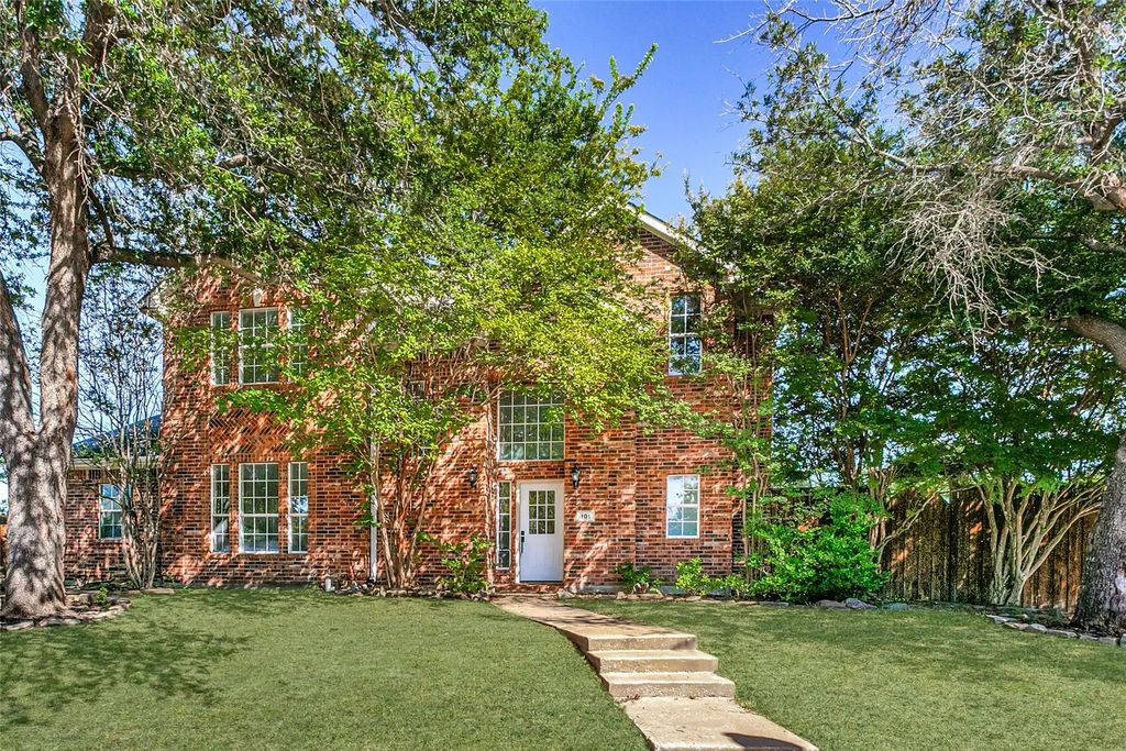 101 Fontana Court, Allen