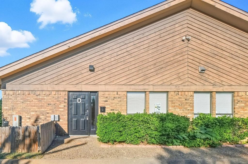 3711 W Green Oaks Boulevard D, Arlington