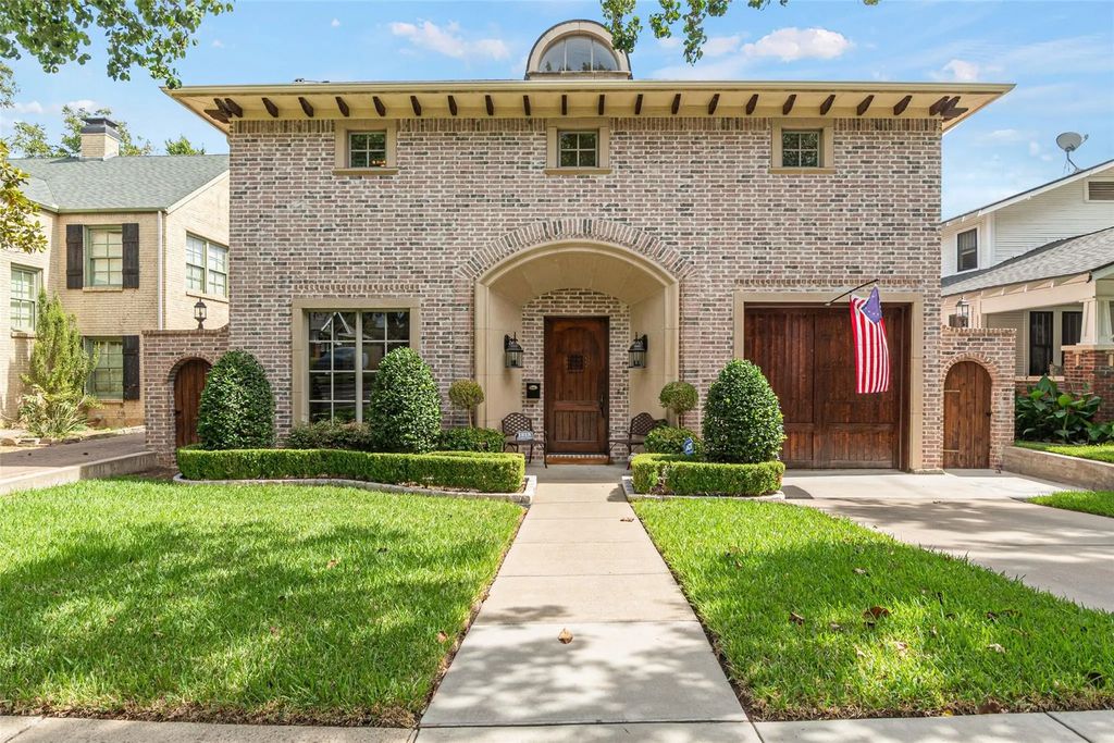 1213 Virginia Place, Fort Worth