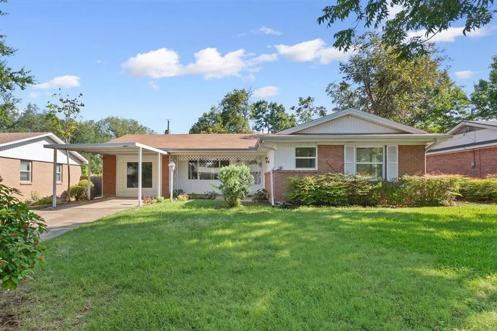 1319 Royal Oaks Drive, Waco