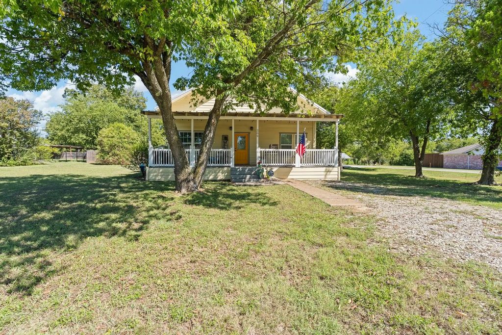 209 E Allen Avenue, Godley