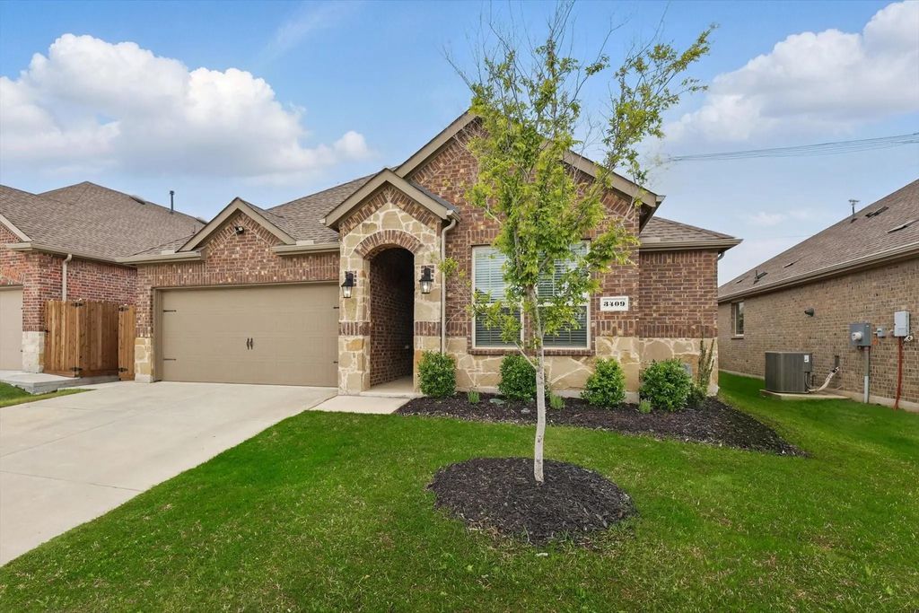 3409 Brady Starr Drive, Aubrey