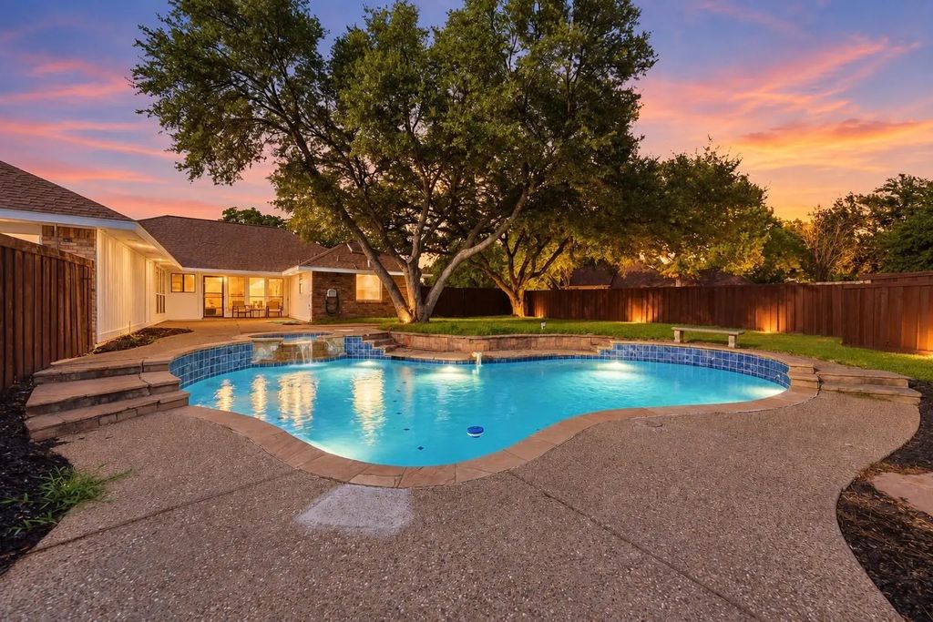 3718 Thornhill Way, Rowlett