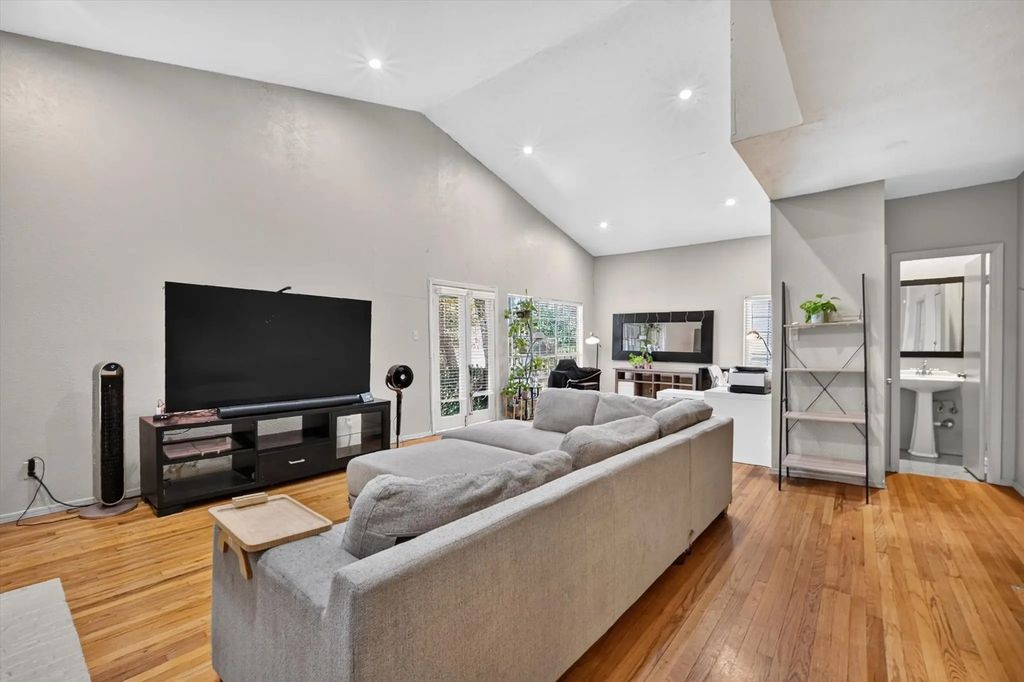 10437 High Hollows Drive 220, Dallas
