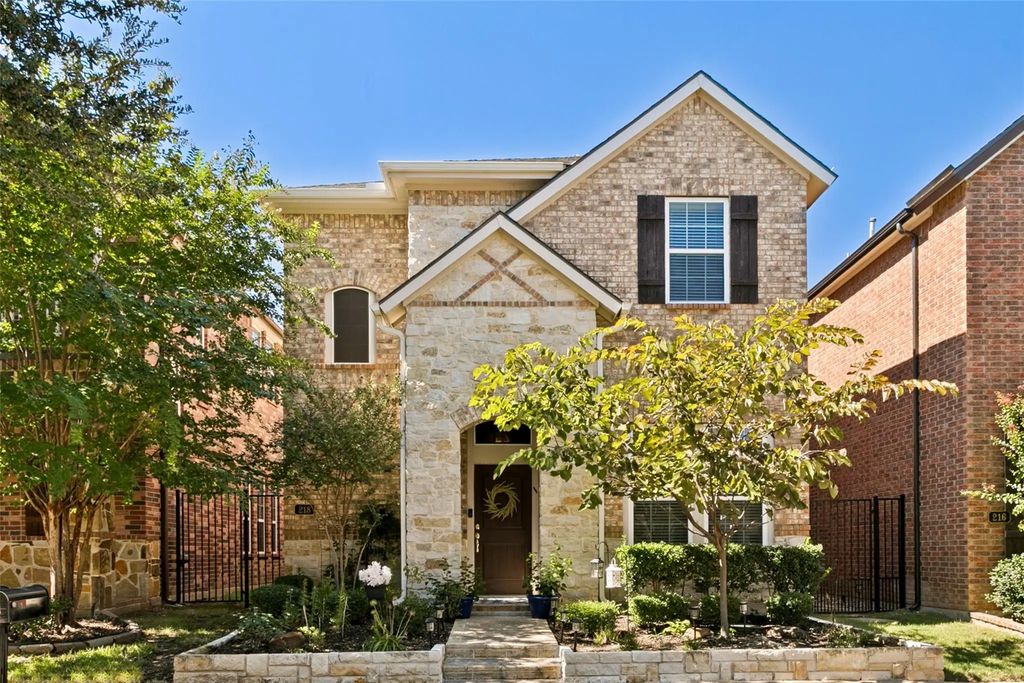 218 Buckingham Avenue, Euless