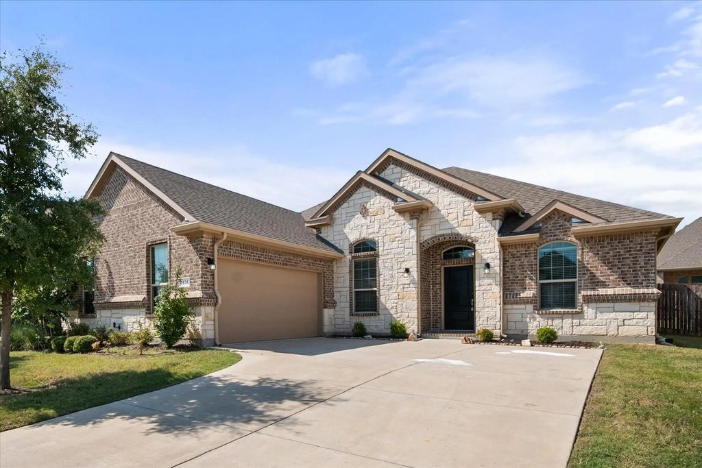 3636 Wintergreen Street, Grand Prairie