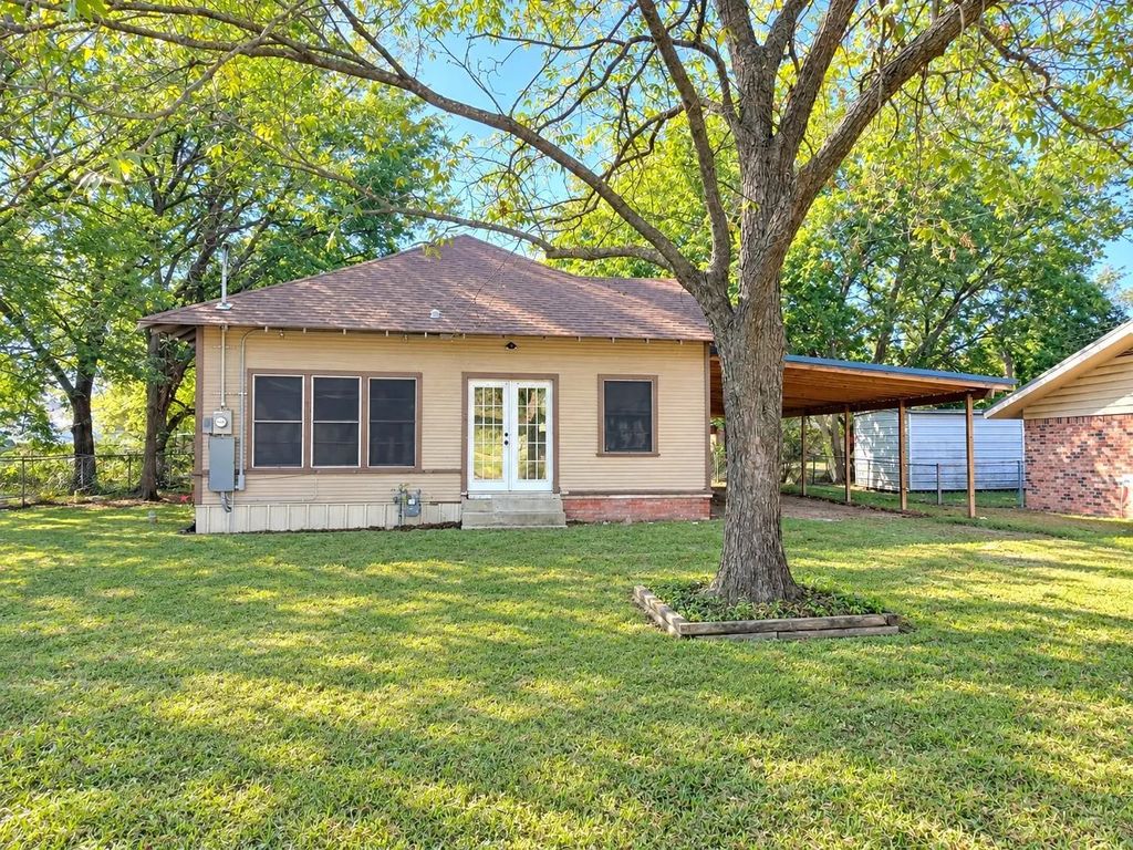 122 Robertson Street, Sulphur Springs