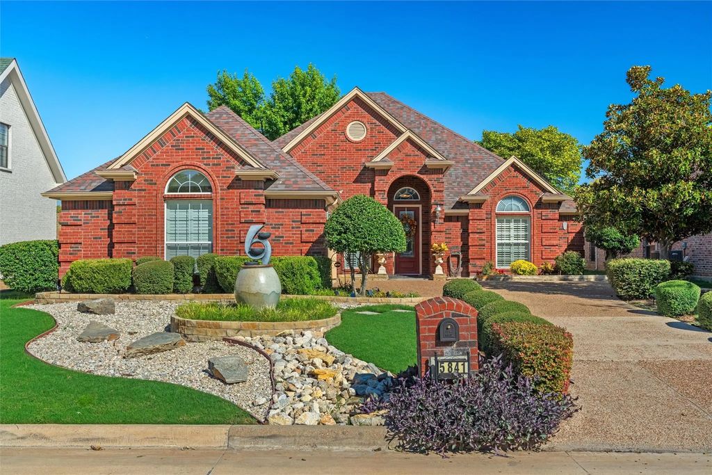 5841 River Meadows Place, Fort Worth