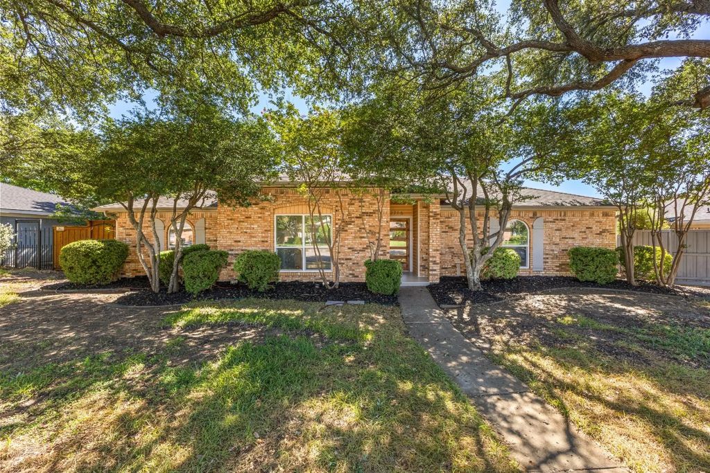 2716 Landershire Lane, Plano