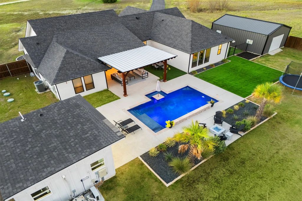 1220 Lynn Way, Waxahachie