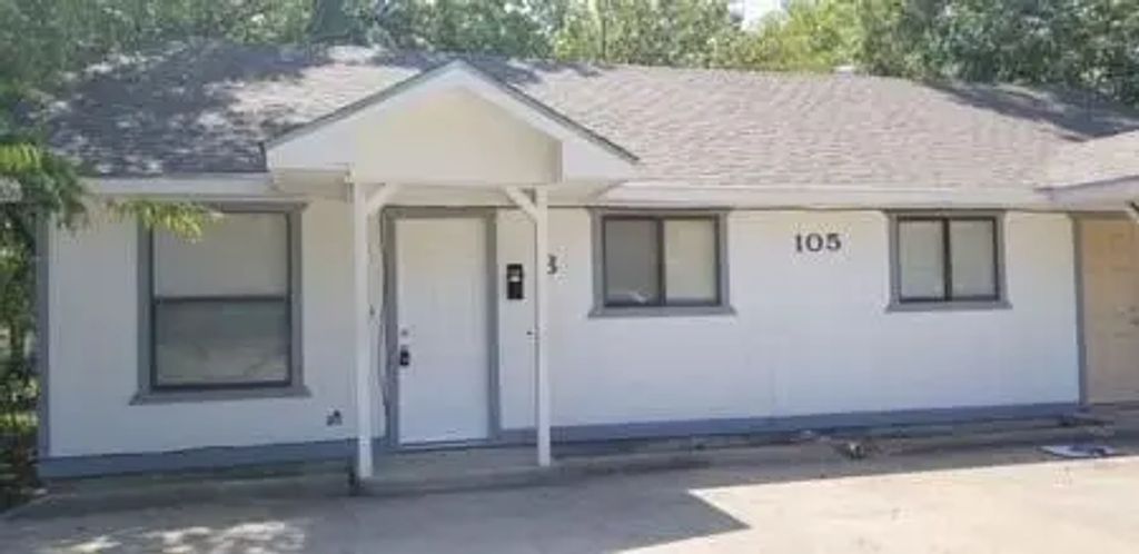 105 E Tyler Street A, Ennis
