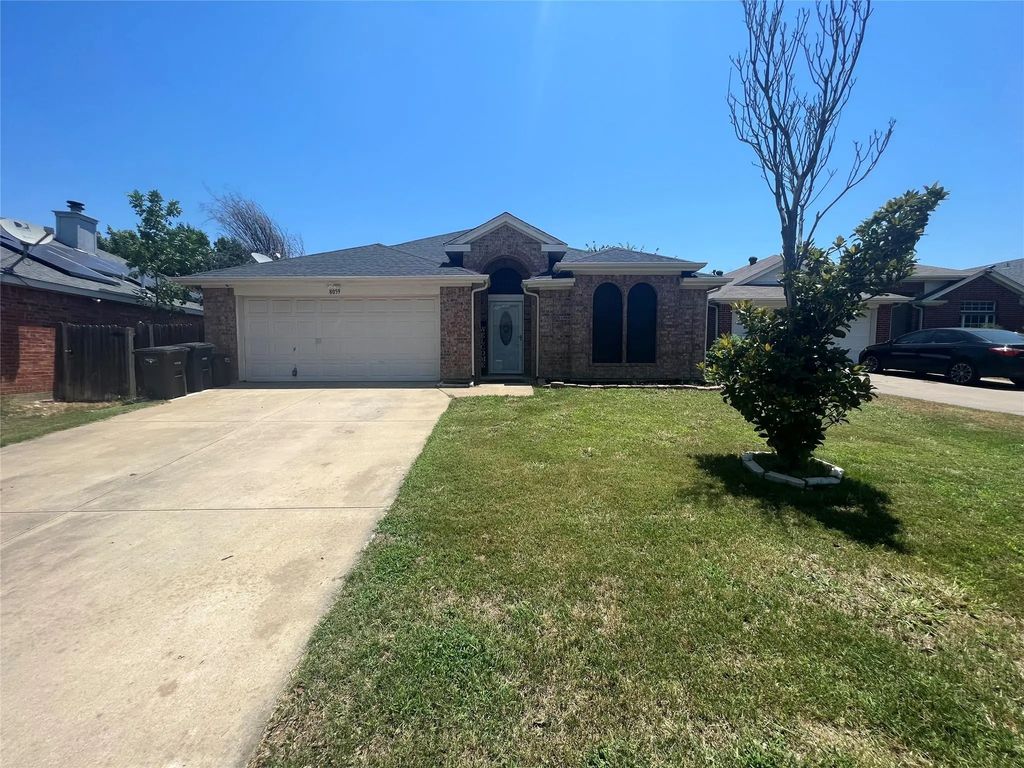 8059 Raleigh Court, Fort Worth