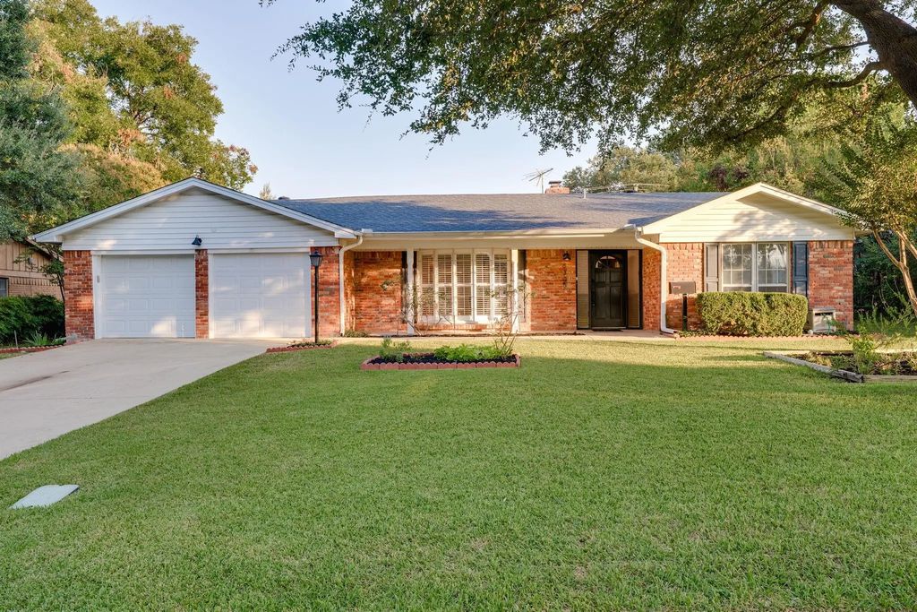 6305 Whitman Avenue, Fort Worth