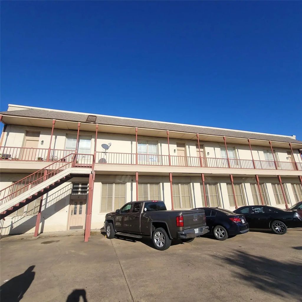 212 W Knox Street 2, Ennis