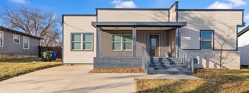 1207 E Russell Avenue, Carrollton