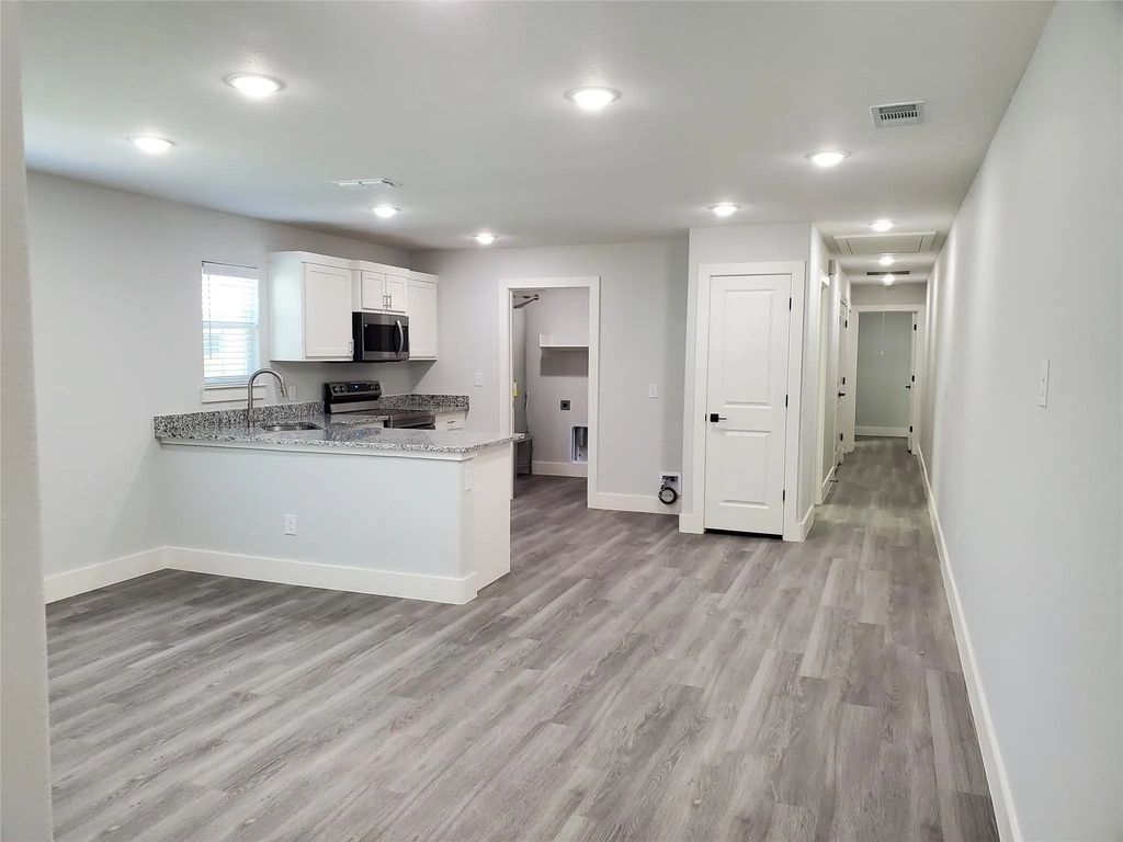 612 E 3rd Street B, Bonham