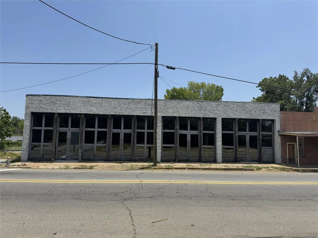 602 S Armstrong Avenue 604, Denison