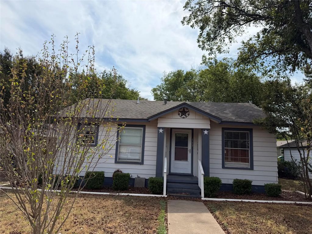 117 Moon Street, Cleburne