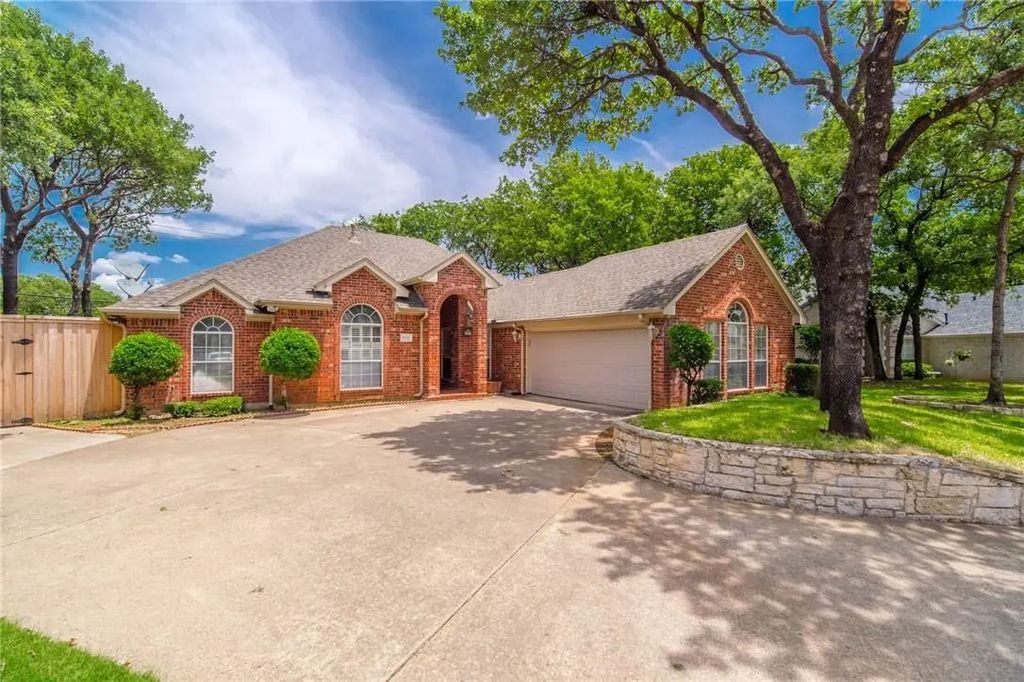 5000 Pointclear Court, Arlington