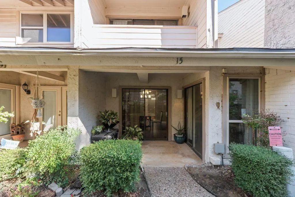 15 Oakbrook Drive, Lewisville