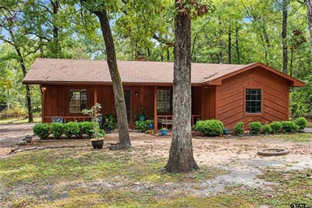 655 Dogwood Drive, Murchison
